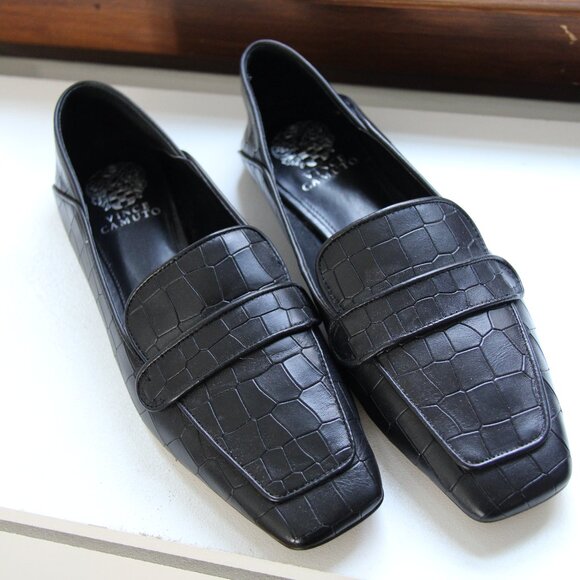 Vince Camuto Alligator Print Black Flats in Size 9.5 - Picture 1 of 3